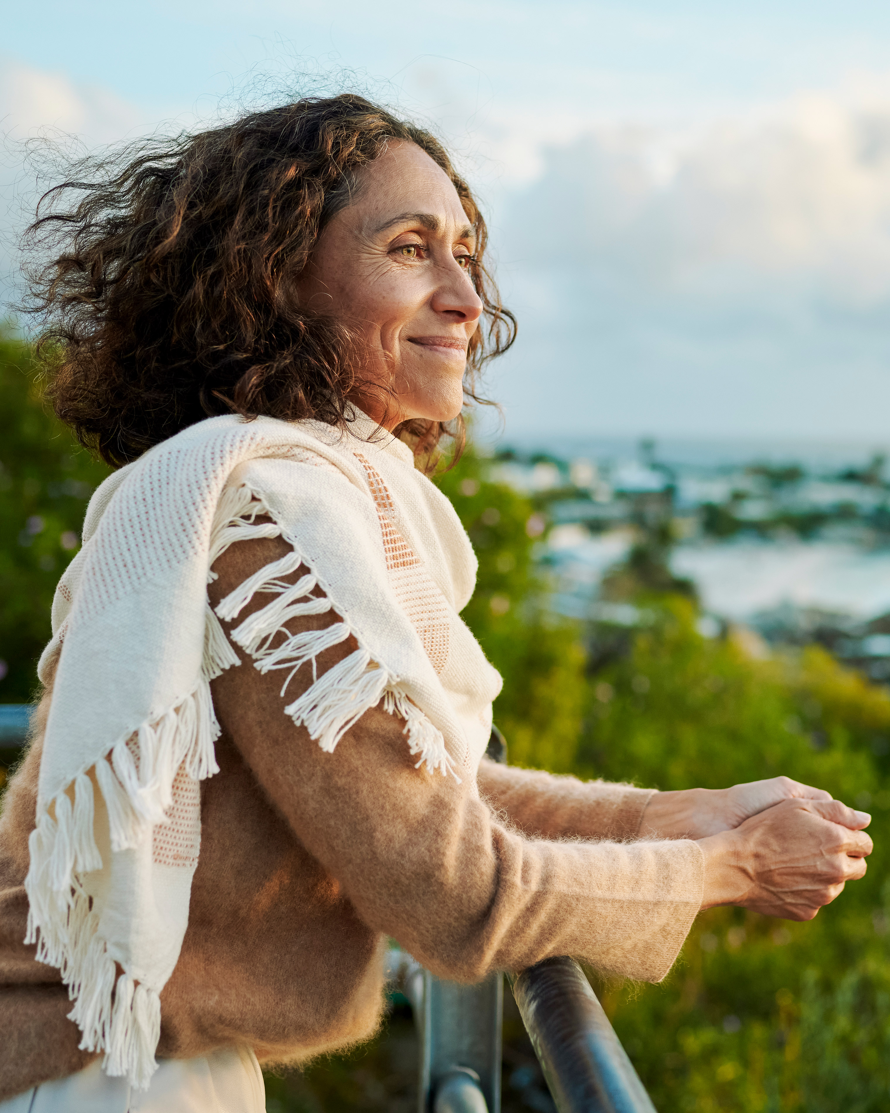 3041x3801_Woman-at-sea 3041x3801_Woman-at-sea